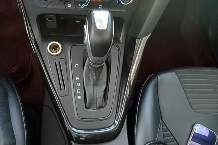 Used Ford Focus 2015 Hatchback 1.6L Automatic Fashion Edition Gear Lever