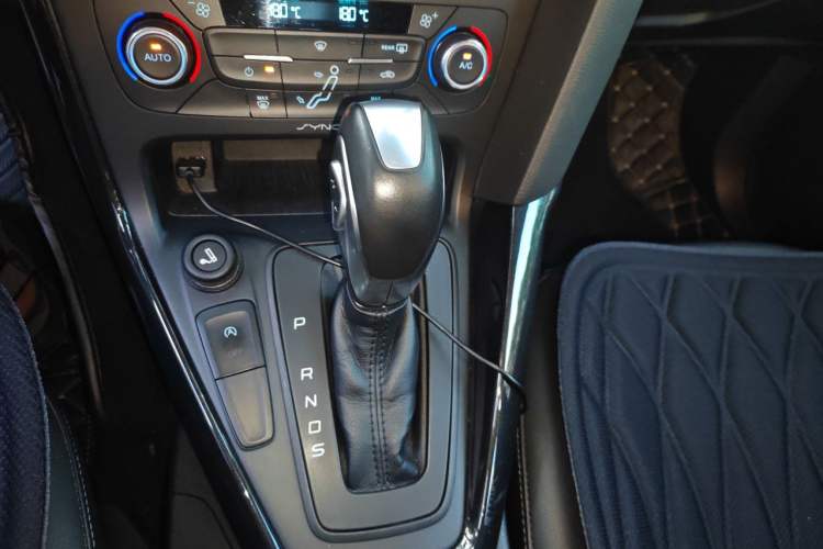 Used Ford Focus 2015 Hatchback EcoBoost 180 Automatic Elite Model Gear Lever