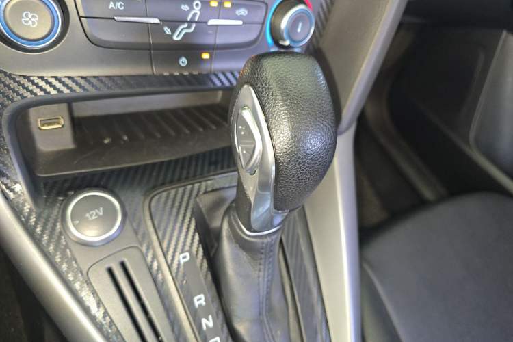 Used Ford Focus 2015 Hatchback 1.6L Automatic Comfort Model Gear Lever