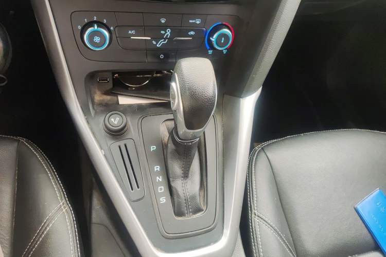Used Ford Focus 2015 Hatchback 1.6L Automatic Comfort Model Gear Lever