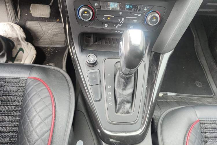 Used Ford Focus 2015 Sedan EcoBoost 180 Automatic Elite Model Gear Lever