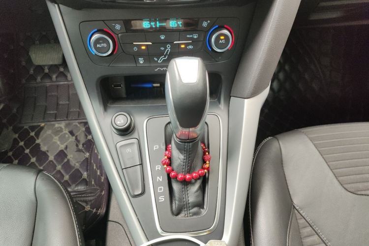 Used Ford Focus 2015 Hatchback EcoBoost 180 Automatic Sport Model Gear Lever