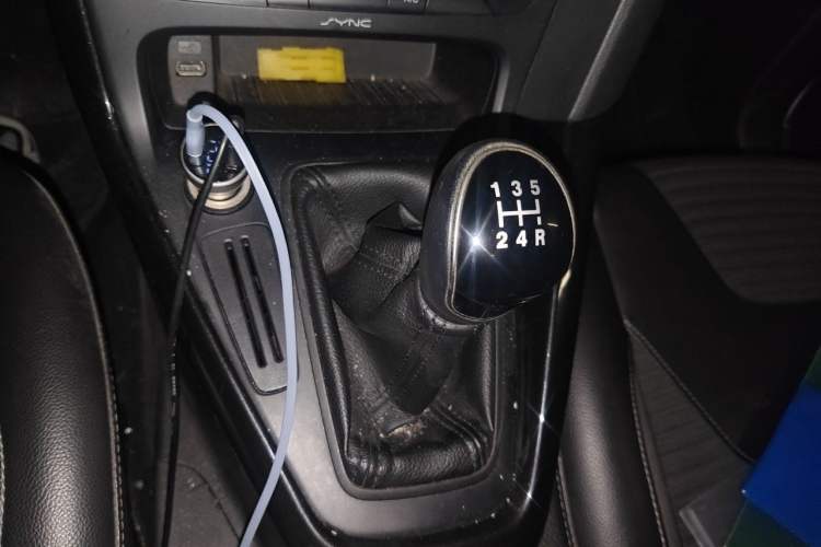 Used Ford Focus 2015 Sedan 1.6L Manual Fashion Edition Gear Lever