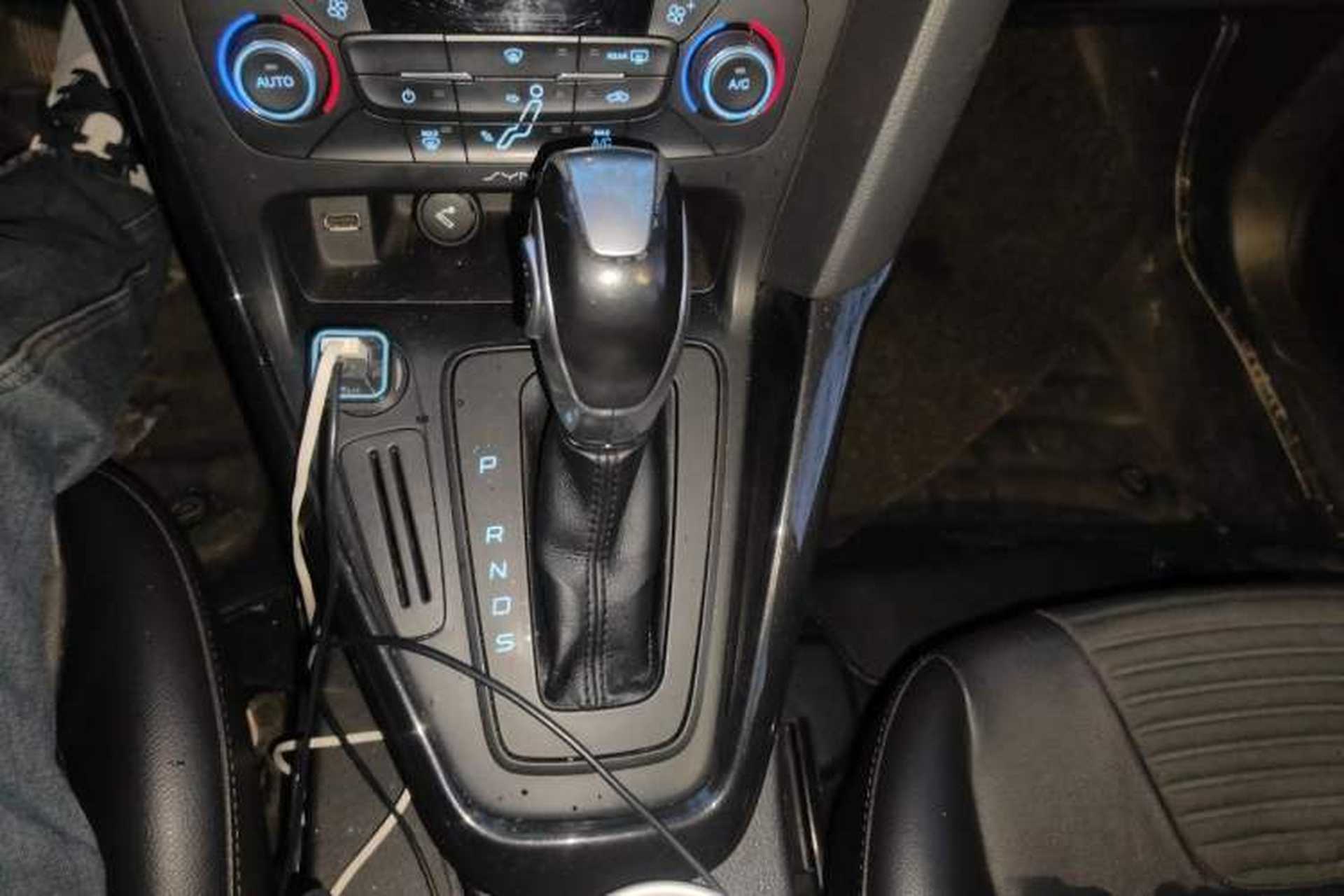 Used Ford Focus 2015 Hatchback 1.6L Automatic Fashion Edition Gear Lever