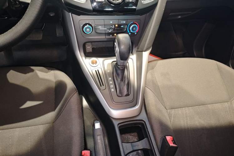 Used Ford Focus 2015 Hatchback 1.6L Automatic Comfort Model Gear Lever
