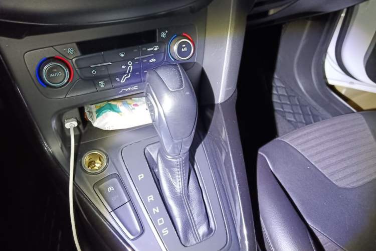 Used Ford Focus 2015 Hatchback EcoBoost 180 Automatic Elite Model Gear Lever