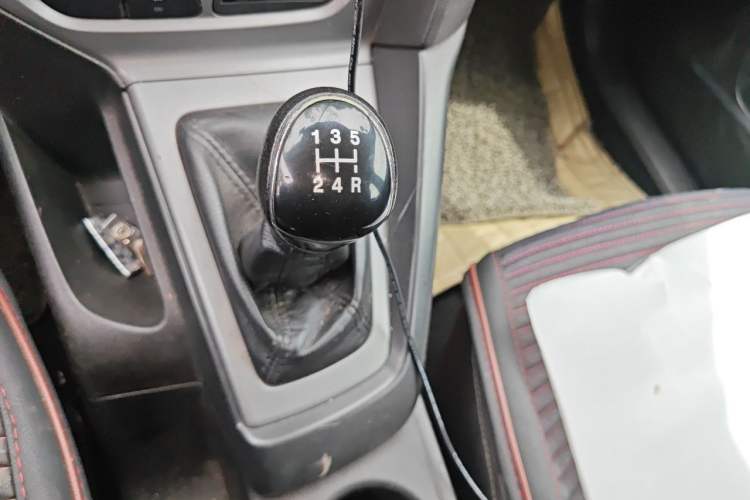 Used Ford Focus 2015 Hatchback 1.6L Manual Comfort Edition Gear Lever