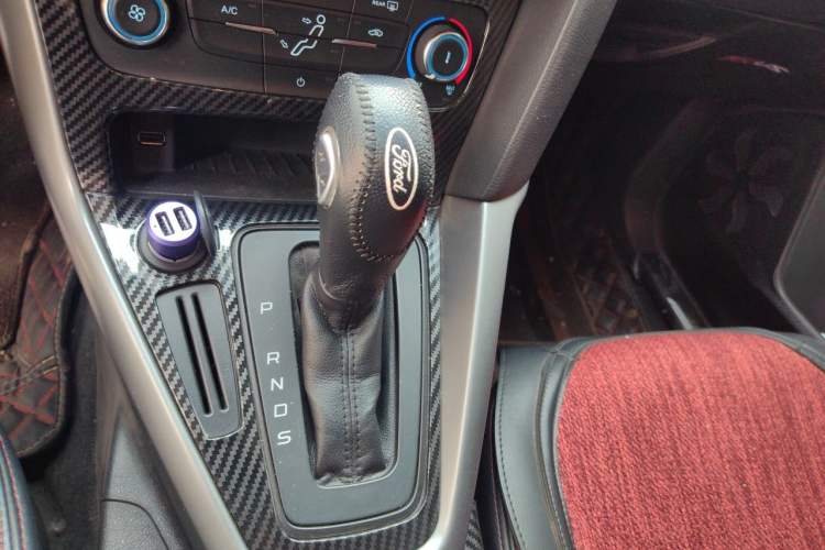 Used Ford Focus 2015 Hatchback 1.6L Automatic Comfort Model Gear Lever