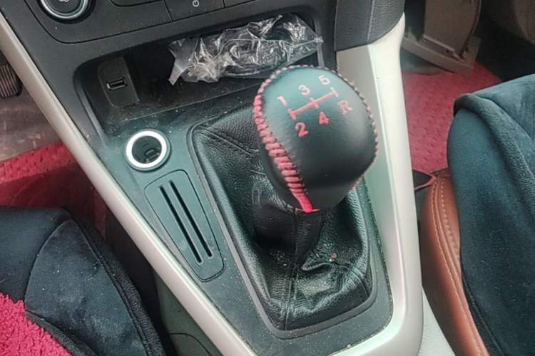 Used Ford Focus 2015 Sedan 1.6L Manual Comfort Model Gear Lever