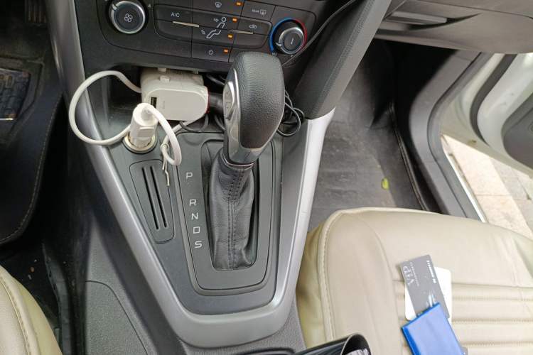 Used Ford Focus 2015 Hatchback 1.6L Automatic Comfort Model Gear Lever