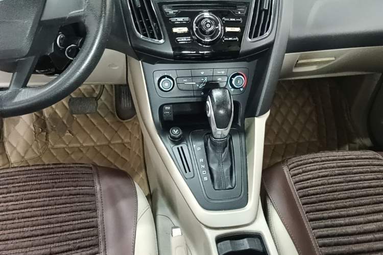 Used Ford Focus 2015 Sedan 1.6L Automatic Comfort Model Gear Lever