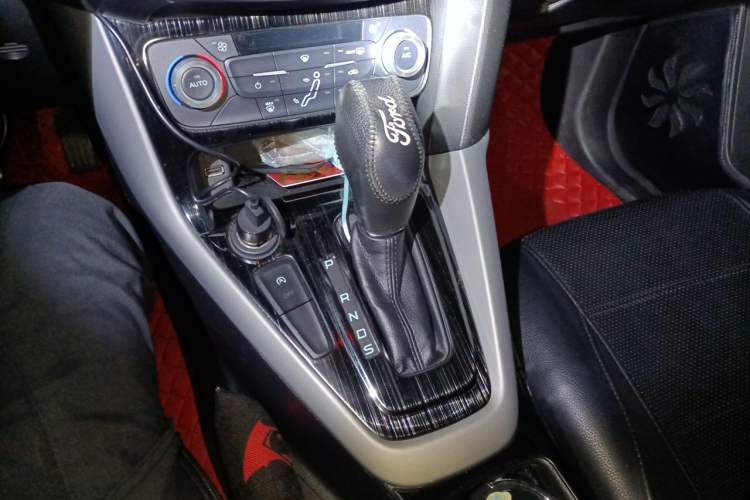 Used Ford Focus 2015 Hatchback EcoBoost 180 Automatic Sport Model Gear Lever