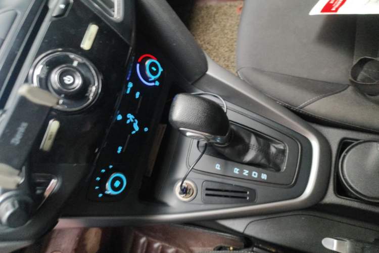 Used Ford Focus 2015 Hatchback 1.6L Automatic Comfort Model Gear Lever