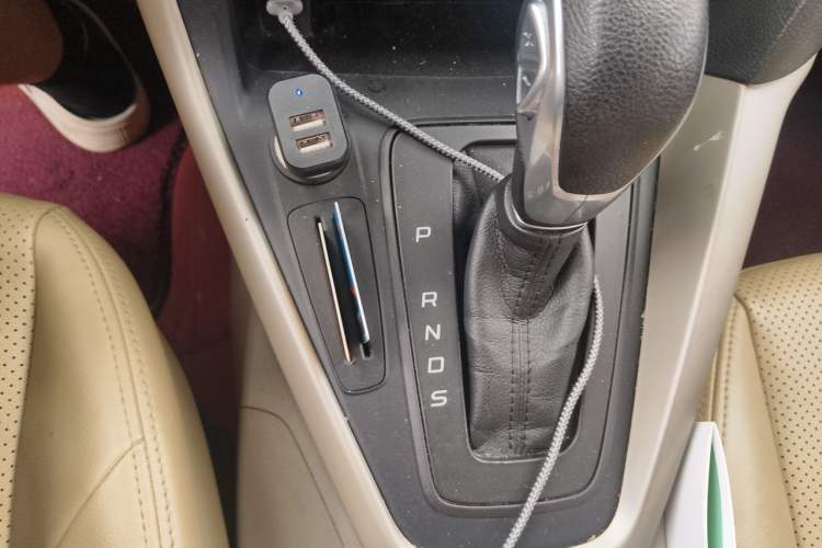 Used Ford Focus 2015 Sedan 1.6L Automatic Comfort Model Gear Lever