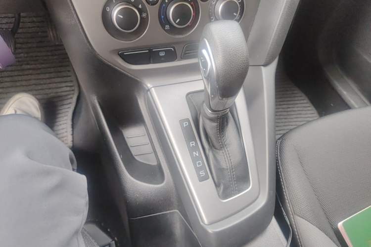 Used Ford Focus 2015 Hatchback 1.6L Automatic Comfort Model Gear Lever