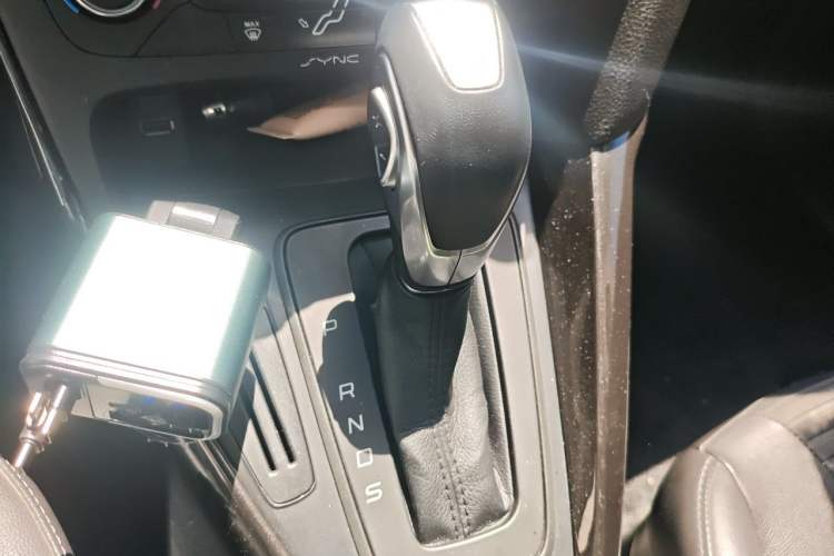 Used Ford Focus 2015 Hatchback 1.6L Automatic Fashion Edition Gear Lever