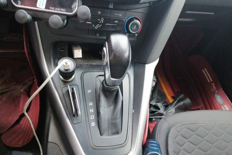 Used Ford Focus 2015 Hatchback 1.6L Automatic Comfort Model Gear Lever