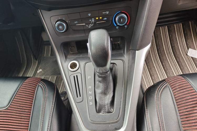 Used Ford Focus 2015 Hatchback 1.6L Automatic Comfort Model Gear Lever