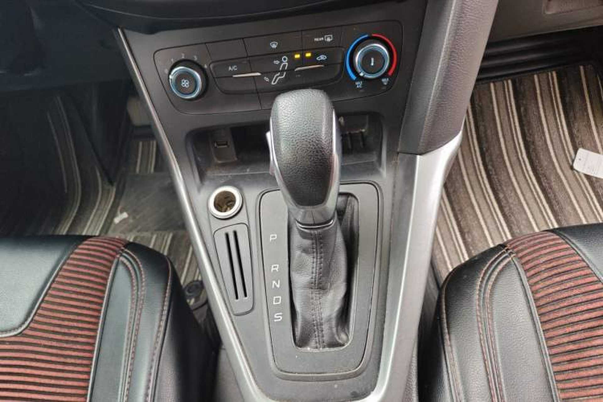 Used Ford Focus 2015 Hatchback 1.6L Automatic Comfort Model Gear Lever
