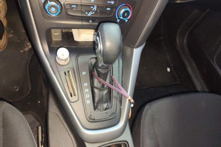 Used Ford Focus 2015 Hatchback 1.6L Automatic Comfort Model Gear Lever