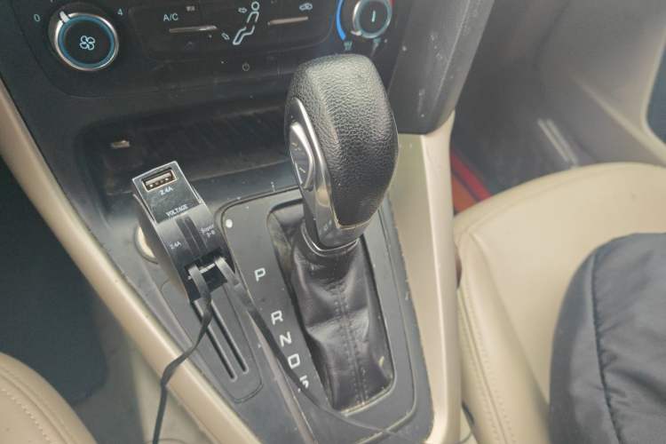 Used Ford Focus 2015 Sedan 1.6L Automatic Comfort Model Gear Lever