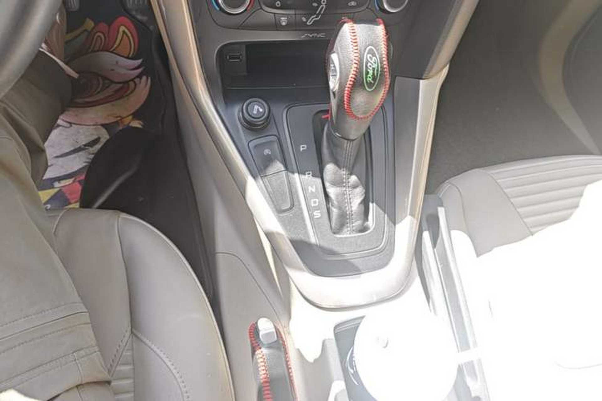 Used Ford Focus 2015 Sedan EcoBoost 125 Automatic Supreme Style Edition Gear Lever