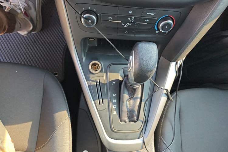 Used Ford Focus 2015 Hatchback 1.6L Automatic Comfort Model Gear Lever
