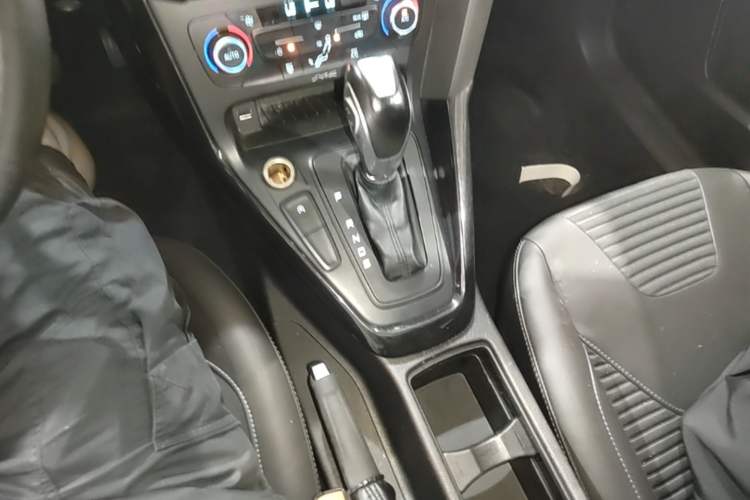 Used Ford Focus 2015 Sedan EcoBoost 180 Automatic Elite Model Gear Lever