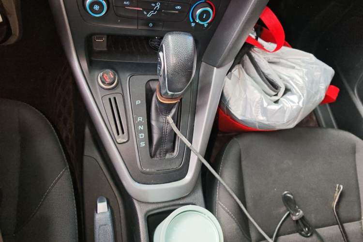 Used Ford Focus 2015 Hatchback 1.6L Automatic Comfort Model Gear Lever