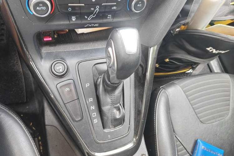 Used Ford Focus 2015 Sedan EcoBoost 180 Automatic Elite Model Gear Lever