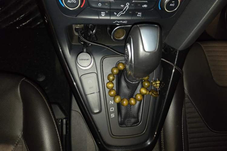 Used Ford Focus 2015 Sedan EcoBoost 180 Automatic Elite Model Gear Lever