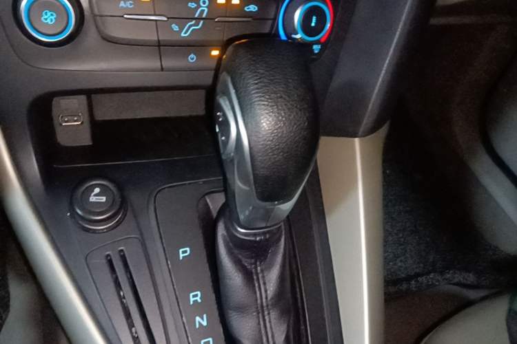 Used Ford Focus 2015 Sedan 1.6L Automatic Comfort Model Gear Lever