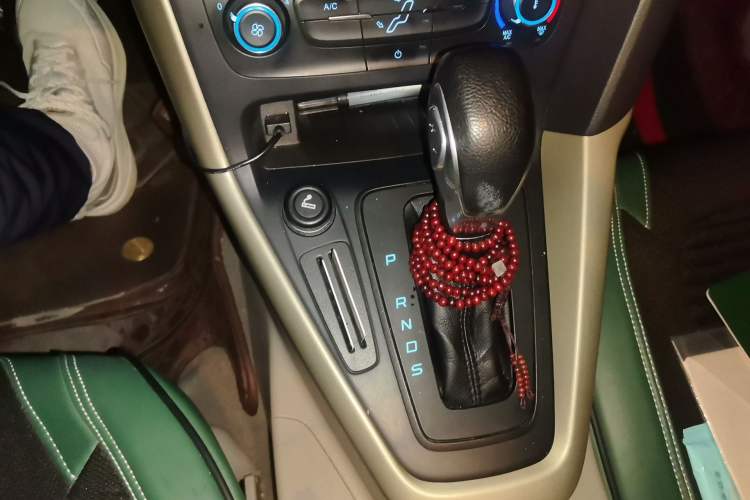 Used Ford Focus 2015 Sedan 1.6L Automatic Comfort Model Gear Lever