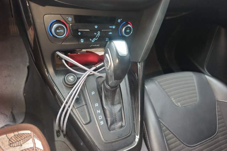 Used Ford Focus 2015 Sedan EcoBoost 125 Automatic Supreme Style Edition Gear Lever