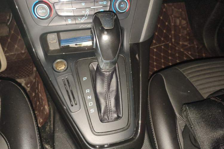 Used Ford Focus 2015 Sedan 1.6L Automatic Trend Model Gear Lever