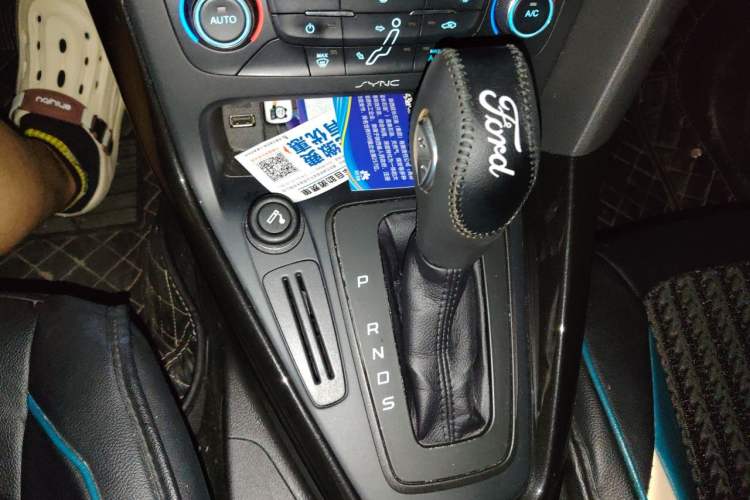 Used Ford Focus 2015 Hatchback 1.6L Automatic Fashion Edition Gear Lever