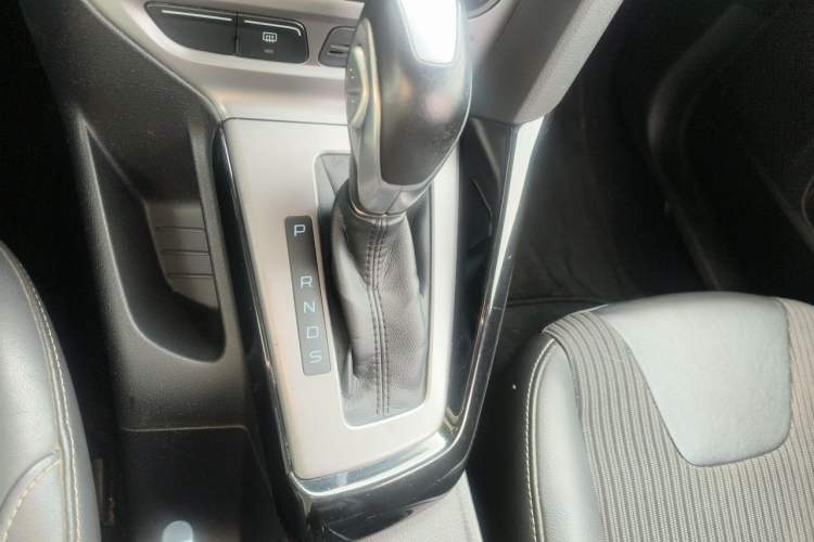 Used Ford Focus 2015 Hatchback 1.6L Automatic Fashion Edition Gear Lever