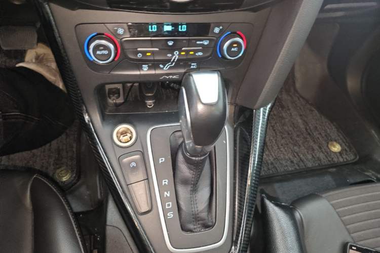 Used Ford Focus 2015 Hatchback EcoBoost 180 Automatic Sport Model Gear Lever