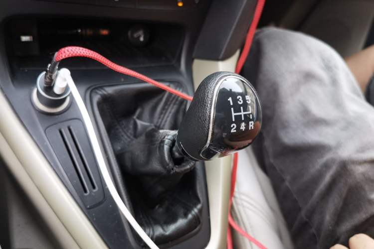 Used Ford Focus 2015 Sedan 1.6L Manual Comfort Model Gear Lever