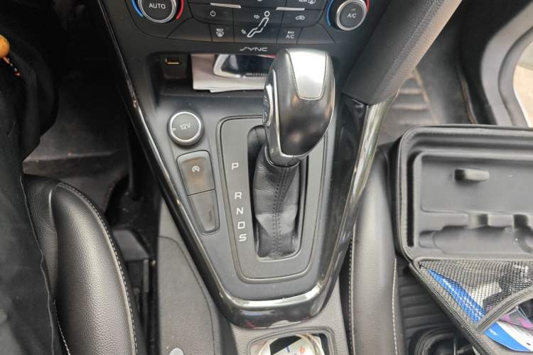 Used Ford Focus 2015 Sedan EcoBoost 180 Automatic Elite Model Gear Lever