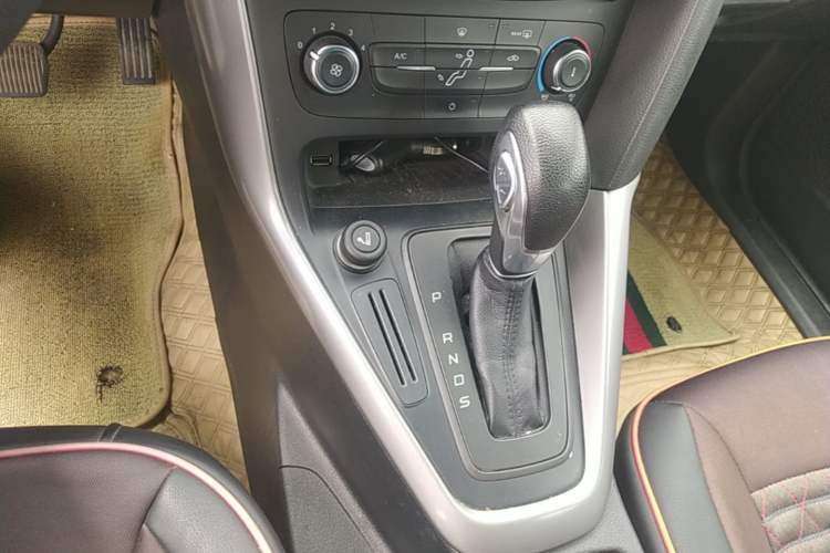 Used Ford Focus 2015 Hatchback 1.6L Automatic Comfort Model Gear Lever