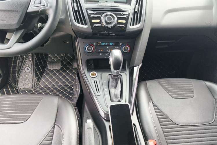 Used Ford Focus 2015 Sedan 1.6L Automatic Trend Model Gear Lever