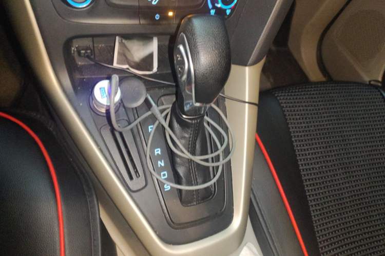 Used Ford Focus 2015 Sedan 1.6L Automatic Comfort Model Gear Lever