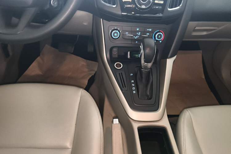 Used Ford Focus 2015 Sedan 1.6L Automatic Comfort Model Gear Lever