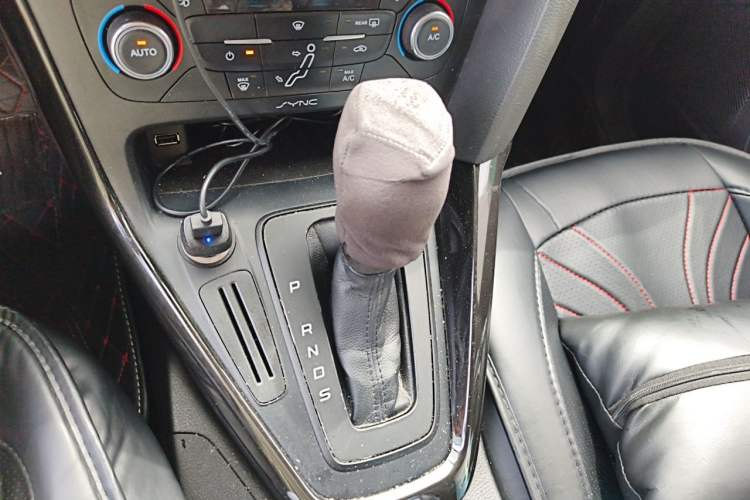 Used Ford Focus 2015 Hatchback 1.6L Automatic Fashion Edition Gear Lever