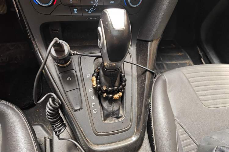 Used Ford Focus 2015 Sedan EcoBoost 125 Automatic Supreme Style Edition Gear Lever