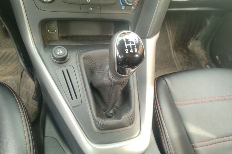Used Ford Focus 2015 Hatchback 1.6L Manual Comfort Edition Gear Lever