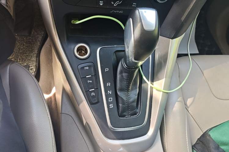 Used Ford Focus 2015 Sedan EcoBoost 180 Automatic Flagship Model Gear Lever