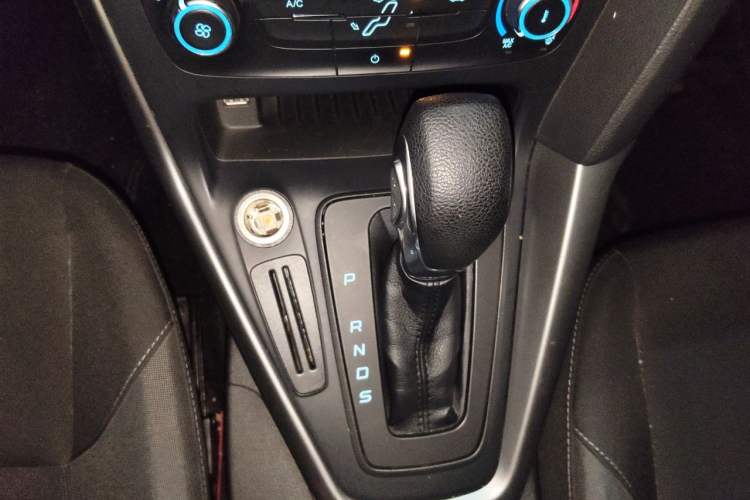 Used Ford Focus 2015 Hatchback 1.6L Automatic Comfort Model Gear Lever
