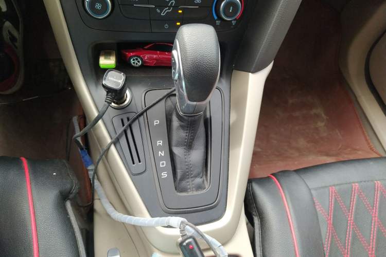 Used Ford Focus 2015 Sedan 1.6L Automatic Comfort Model Gear Lever